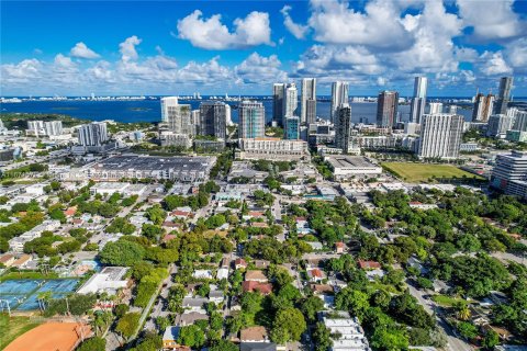 Propiedad comercial en venta en Miami, Florida, 183.57 m2 № 1391485 - foto 14