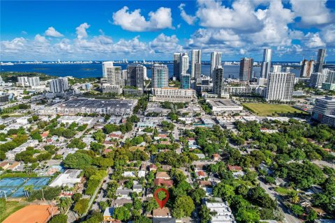 Immobilier commercial à vendre à Miami, Floride: 183.57 m2 № 1391485 - photo 13