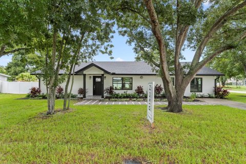 Casa en venta en Tampa, Florida, 3 dormitorios, 175.59 m2 № 1337525 - foto 1