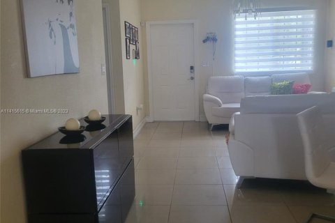 Condominio en venta en Hialeah, Florida, 2 dormitorios, 83.98 m2 № 602913 - foto 10