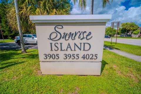 Condo in Sunrise, Florida, 1 bedroom  № 1383121 - photo 2