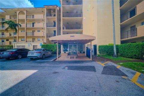 Condo in Sunrise, Florida, 1 bedroom  № 1383121 - photo 3