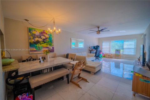 Copropriété à vendre à Sunrise, Floride: 1 chambre, 82.13 m2 № 1383121 - photo 1