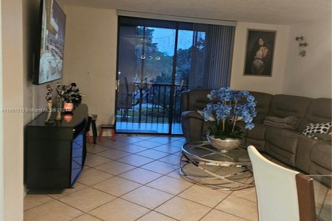 Condo in Miami, Florida, 2 bedrooms  № 1383085 - photo 2