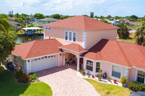 Villa ou maison à vendre à Merrit Island, Floride: 4 chambres, 279.82 m2 № 1195501 - photo 1