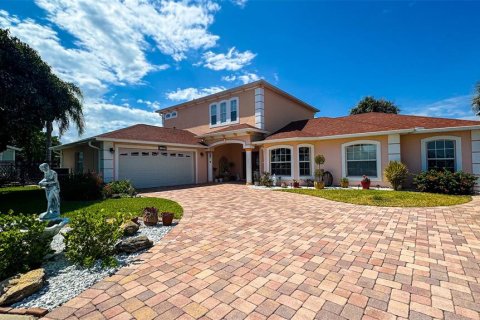 Villa ou maison à vendre à Merrit Island, Floride: 4 chambres, 279.82 m2 № 1195501 - photo 2
