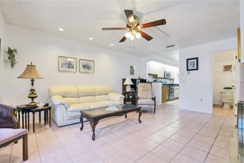 Townhouse in Tampa, Florida 3 bedrooms, 165.55 sq.m. № 1088280 - photo 12