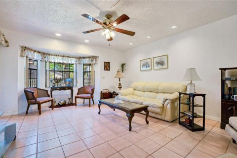 Townhouse in Tampa, Florida 3 bedrooms, 165.55 sq.m. № 1088280 - photo 13