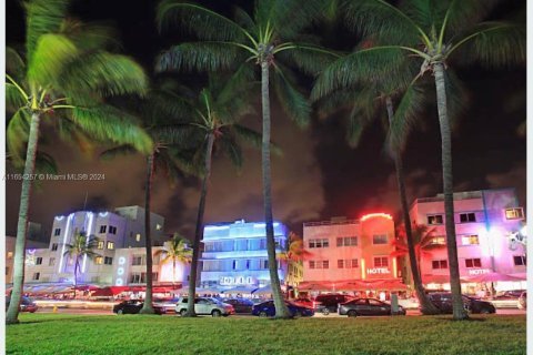 Condo in Miami Beach, Florida, 1 bedroom  № 1348775 - photo 9