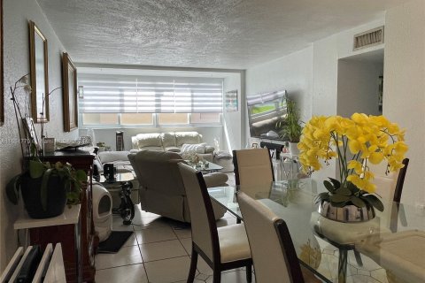 Condominio en venta en Miami, Florida, 3 dormitorios, 119.84 m2 № 1348774 - foto 4