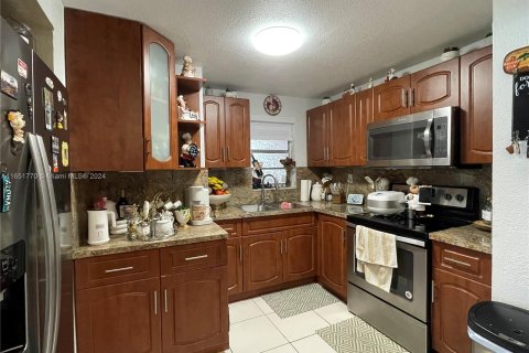 Condo in Miami, Florida, 3 bedrooms  № 1348774 - photo 8