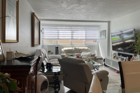 Copropriété à vendre à Miami, Floride: 3 chambres, 119.84 m2 № 1348774 - photo 3