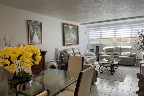 Copropriété à vendre à Miami, Floride: 3 chambres, 119.84 m2 № 1348774 - photo 5