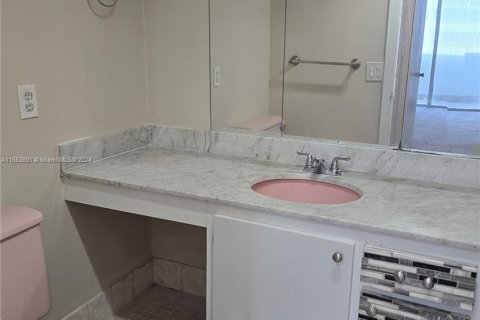 Condo in Aventura, Florida, 1 bedroom  № 1348684 - photo 10