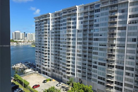 Condo in Aventura, Florida, 1 bedroom  № 1348684 - photo 6