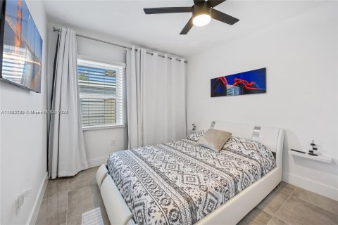 Villa ou maison à louer à Opa-locka, Floride: 2 chambres, 80.27 m2 № 1348773 - photo 12