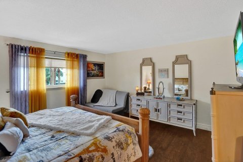 Condo in Lauderhill, Florida, 1 bedroom  № 871370 - photo 11