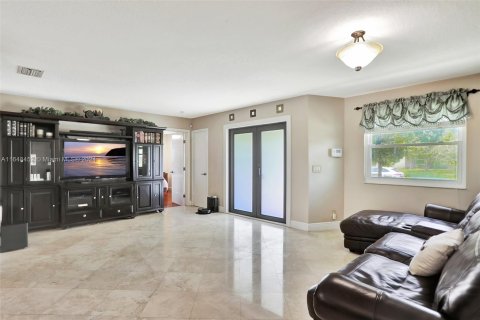 Casa en venta en Plantation, Florida, 4 dormitorios, 177.63 m2 № 1332845 - foto 19