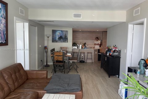 Condo in Miami, Florida, 2 bedrooms  № 1358481 - photo 6