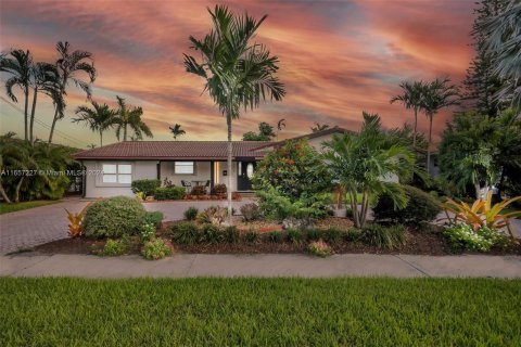 Villa ou maison à louer à Fort Lauderdale, Floride: 4 chambres, 194.91 m2 № 1358484 - photo 1