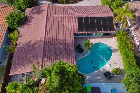 Villa ou maison à louer à Fort Lauderdale, Floride: 4 chambres, 194.91 m2 № 1358484 - photo 2