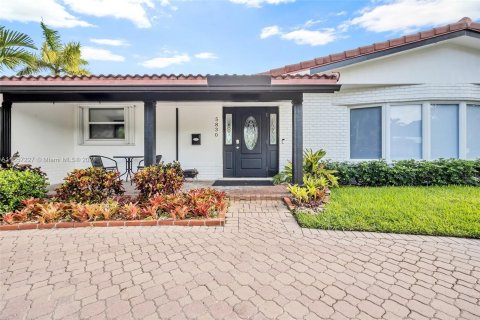 Villa ou maison à louer à Fort Lauderdale, Floride: 4 chambres, 194.91 m2 № 1358484 - photo 7