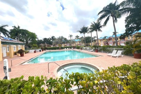 Touwnhouse à vendre à Royal Palm Beach, Floride: 3 chambres, 168.62 m2 № 1004276 - photo 21