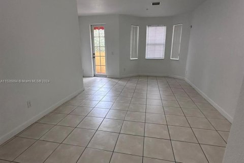 Townhouse in Royal Palm Beach, Florida 3 bedrooms, 168.62 sq.m. № 1004276 - photo 2