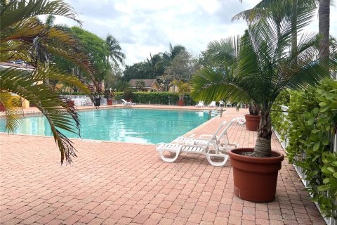 Townhouse in Royal Palm Beach, Florida 3 bedrooms, 168.62 sq.m. № 1004276 - photo 22