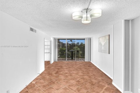 Condominio en venta en Aventura, Florida, 2 dormitorios, 92.34 m2 № 1004278 - foto 3