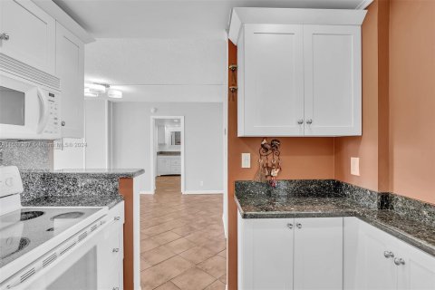 Condominio en venta en Aventura, Florida, 2 dormitorios, 92.34 m2 № 1004278 - foto 12
