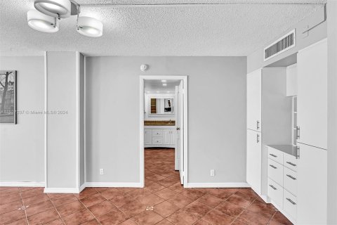 Condominio en venta en Aventura, Florida, 2 dormitorios, 92.34 m2 № 1004278 - foto 5