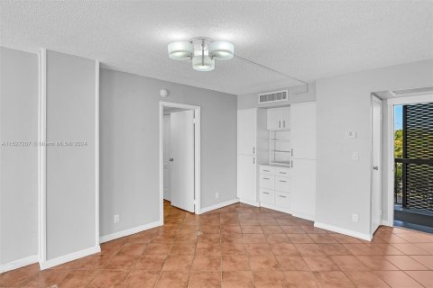 Condominio en venta en Aventura, Florida, 2 dormitorios, 92.34 m2 № 1004278 - foto 7