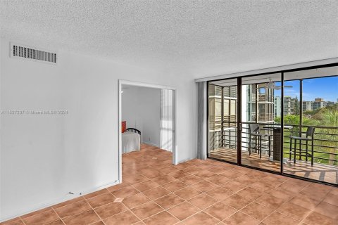 Condominio en venta en Aventura, Florida, 2 dormitorios, 92.34 m2 № 1004278 - foto 19