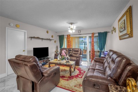 Condominio en venta en Tamarac, Florida, 2 dormitorios, 99.87 m2 № 913626 - foto 25