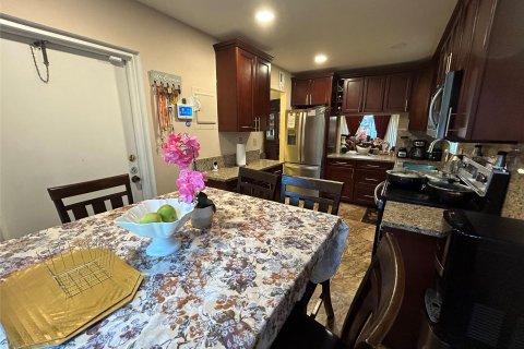 Condominio en venta en Tamarac, Florida, 2 dormitorios, 99.87 m2 № 913626 - foto 4