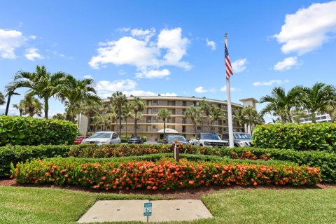 Copropriété à vendre à South Palm Beach, Floride: 2 chambres, 104.14 m2 № 913593 - photo 1