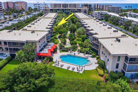 Condo in South Palm Beach, Florida, 2 bedrooms  № 913593 - photo 13