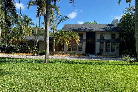 Villa ou maison à vendre à Cutler Bay, Floride: 3 chambres, 226.5 m2 № 1347629 - photo 1