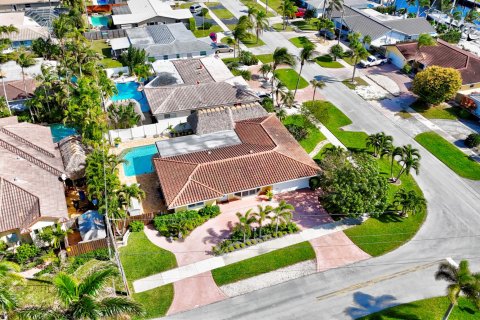 Casa en venta en Deerfield Beach, Florida, 3 dormitorios, 178.84 m2 № 1002752 - foto 1