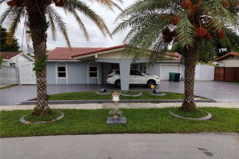 House in Kendall, Florida 3 bedrooms, 199.28 sq.m. № 1228967 - photo 2