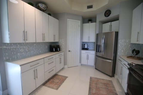 Villa ou maison à vendre à Pembroke Pines, Floride: 4 chambres, 289.76 m2 № 1427336 - photo 12