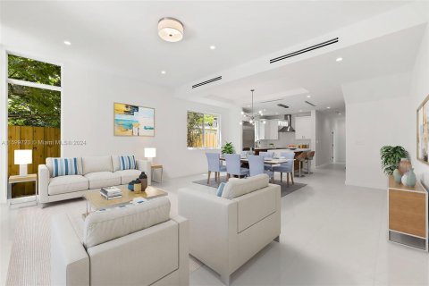 Townhouse in Miami, Florida 4 bedrooms, 216.93 sq.m. № 1209673 - photo 6