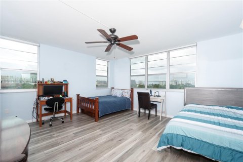 Condominio en venta en Bay Harbor Islands, Florida, 2 dormitorios, 149.29 m2 № 911944 - foto 6