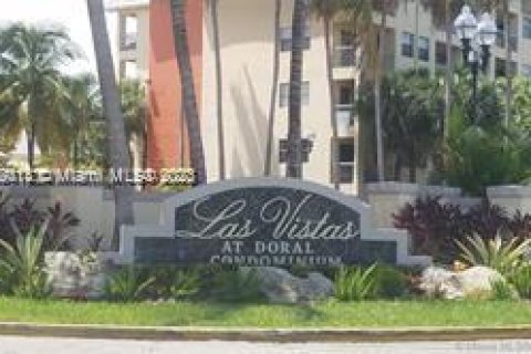 Condominio en venta en Doral, Florida, 1 dormitorio, 65.96 m2 № 588360 - foto 1