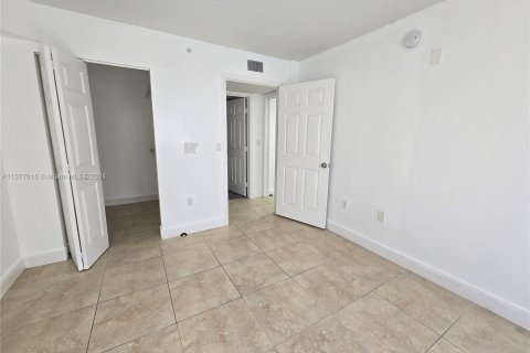 Condominio en venta en Pembroke Pines, Florida, 3 dormitorios, 115.2 m2 № 1145742 - foto 13