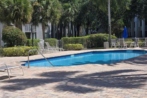 Condominio en venta en Pembroke Pines, Florida, 3 dormitorios, 115.2 m2 № 1145742 - foto 24