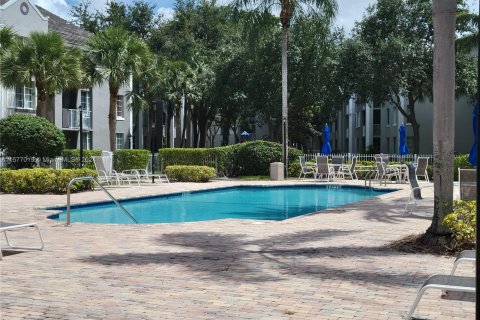 Condominio en venta en Pembroke Pines, Florida, 3 dormitorios, 115.2 m2 № 1145742 - foto 22