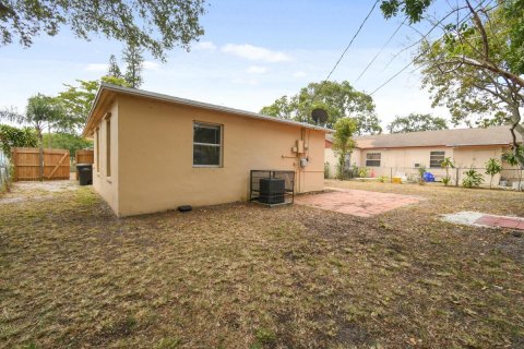 Villa ou maison à vendre à West Palm Beach, Floride: 2 chambres, 101.82 m2 № 1145830 - photo 2