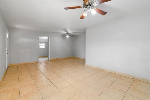 House in West Palm Beach, Florida 2 bedrooms, 101.82 sq.m. № 1145830 - photo 5